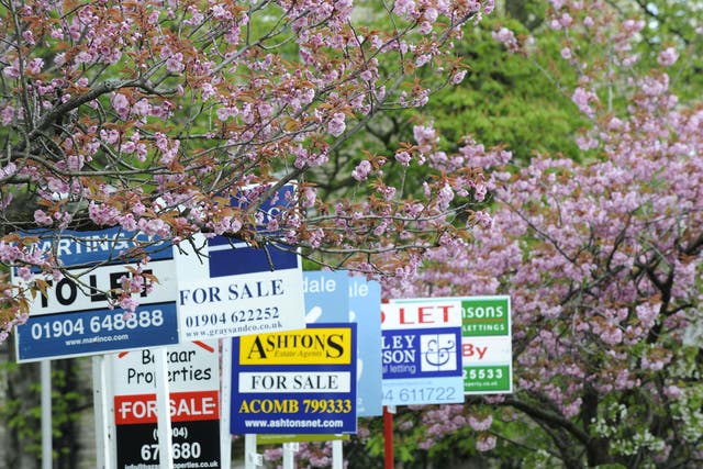 A fifth of home buyers spend less than 20 minutes viewing a home before deciding to make an offer, research for Zoopla indicates (John Giles/PA Archive)