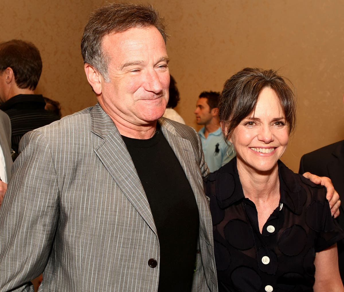 Sally Field shares moving story about how Robin Williams helped her after father’s death Sally Field shares moving story about how Robin Williams helped her after father’s death