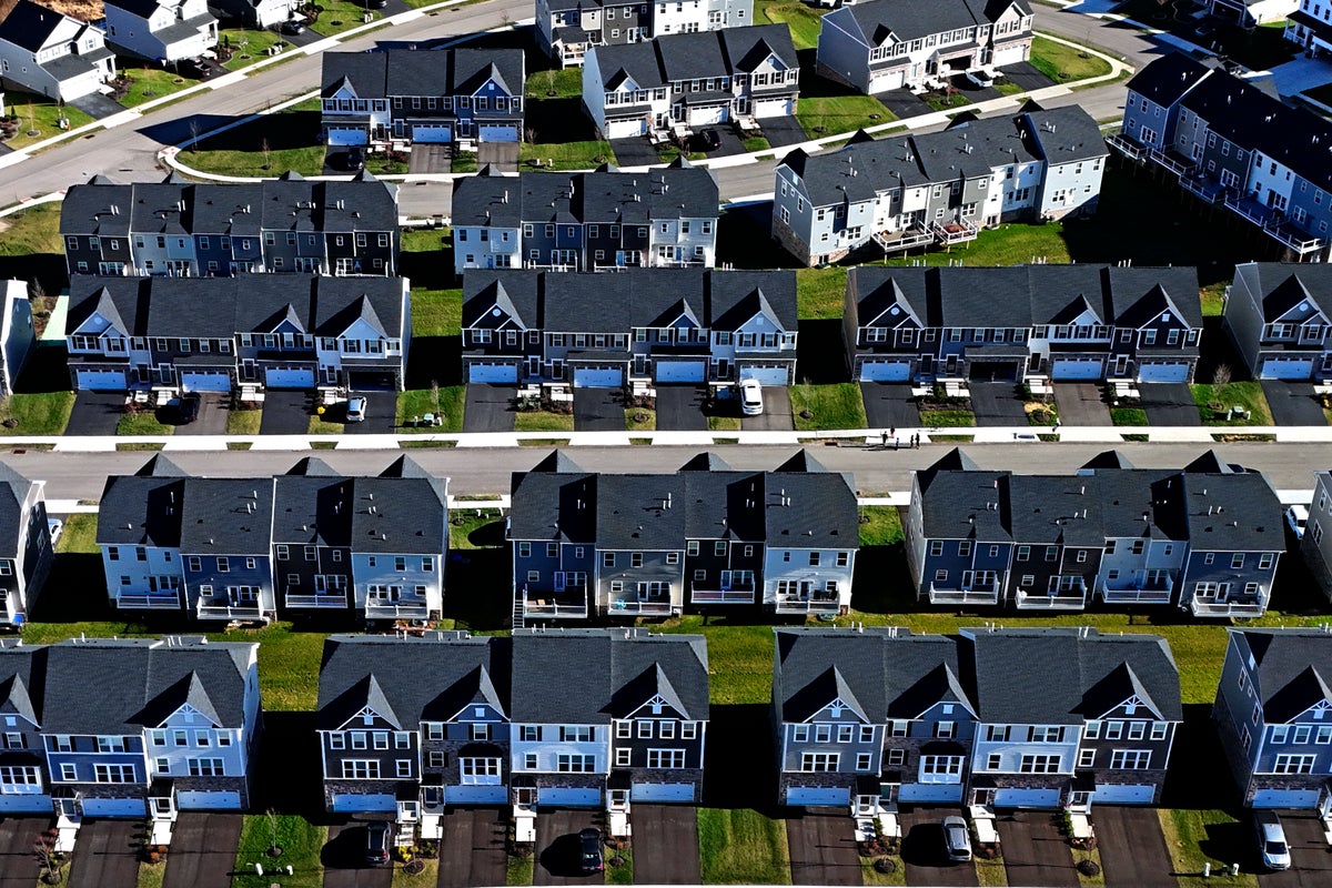 Average rate on a 30year mortgage falls to 6.47,…