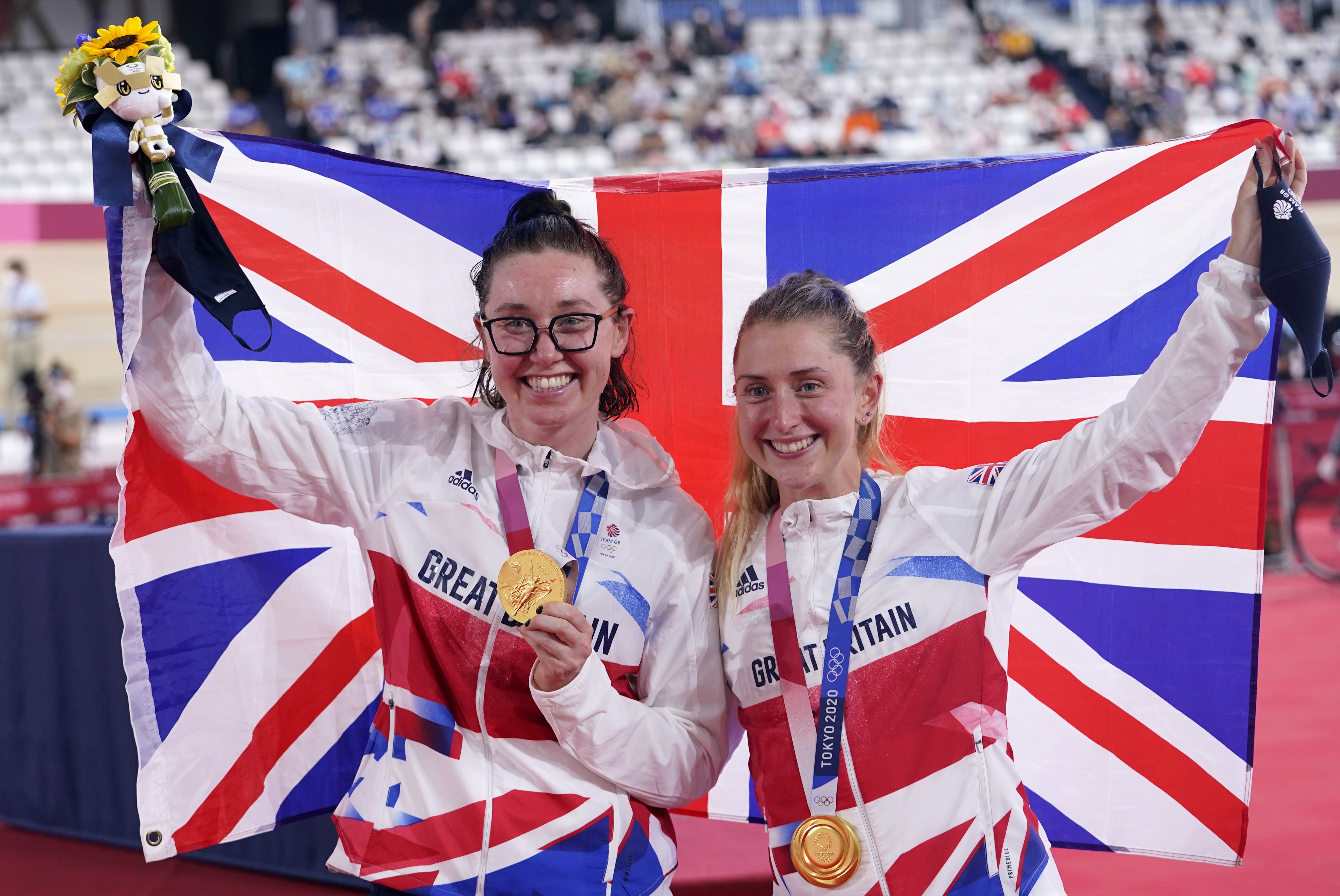 Katie Archibald (left) and Laura Kenny celebrate with their gold medals in Tokyo (PA)