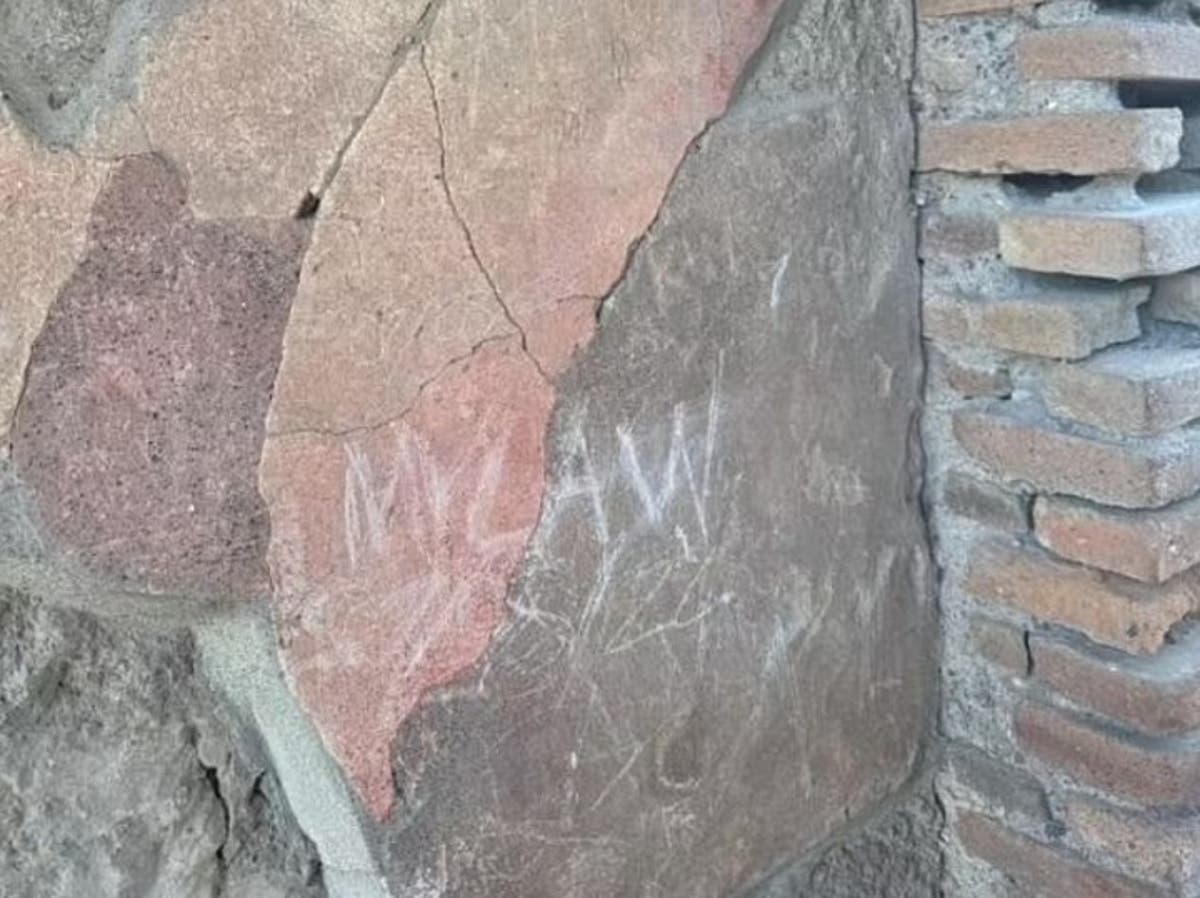 British tourist defaces Pompeii heritage house with daughters’ initials