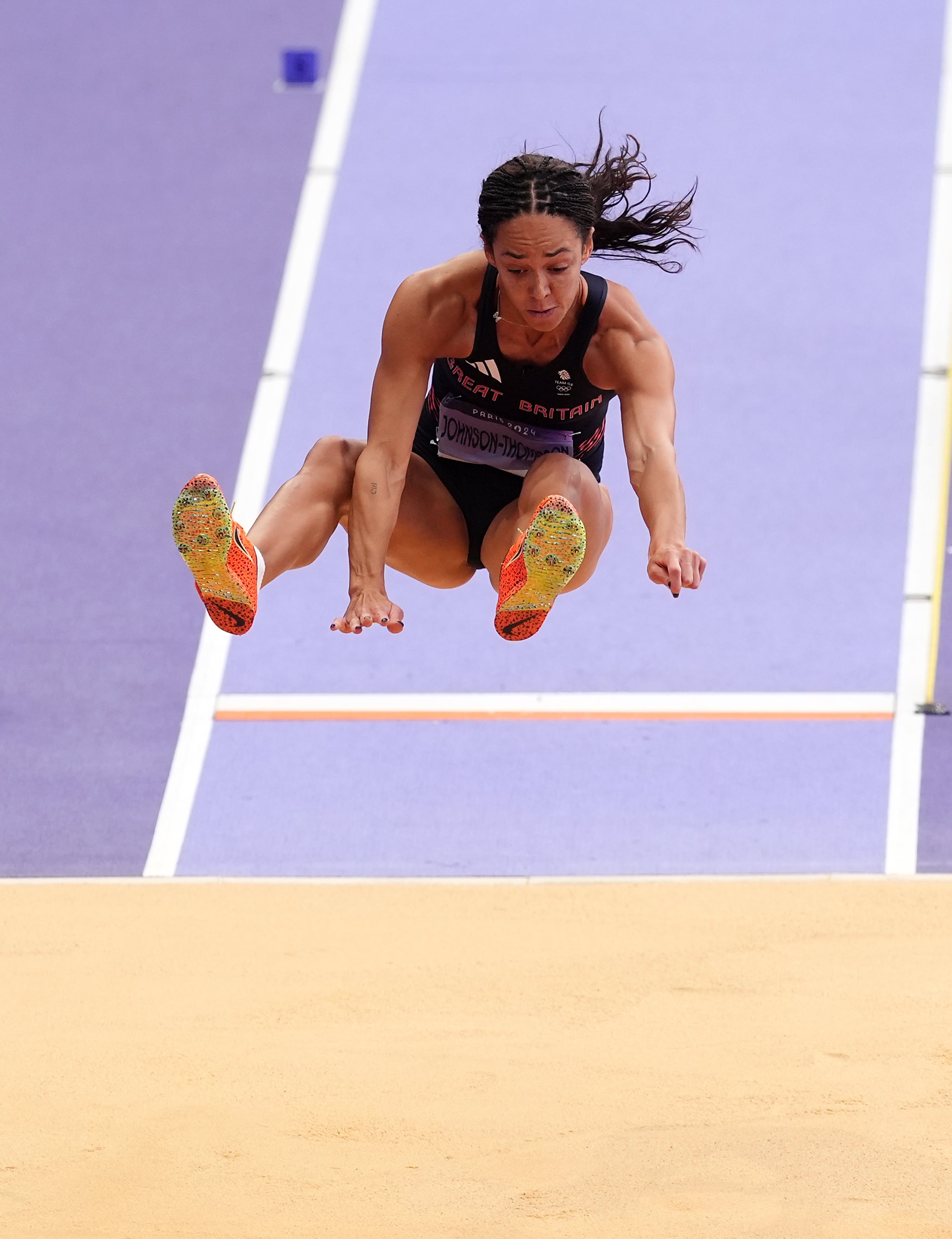 Katarina JohnsonThompson holds onto heptathlon lead after long jump