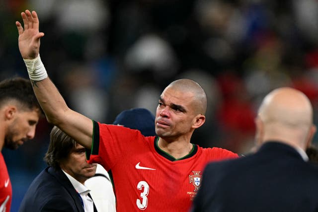 <p>41-year-old defender Pepe announces retirement from football. </p>