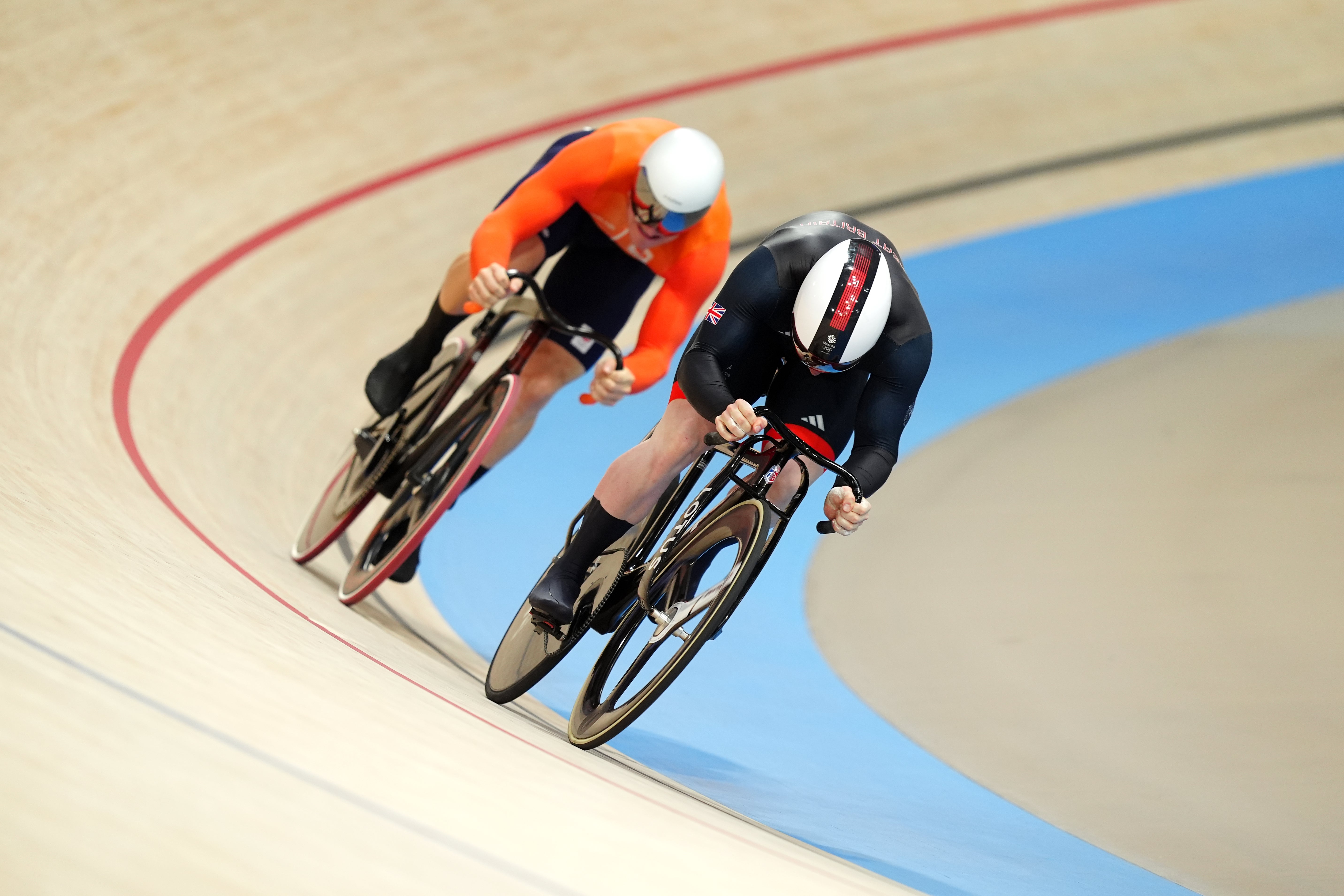 Britain’s Jack Carlin held off Jeffrey Hoogland of the Netherlands to win bronze in the men’s sprint race.