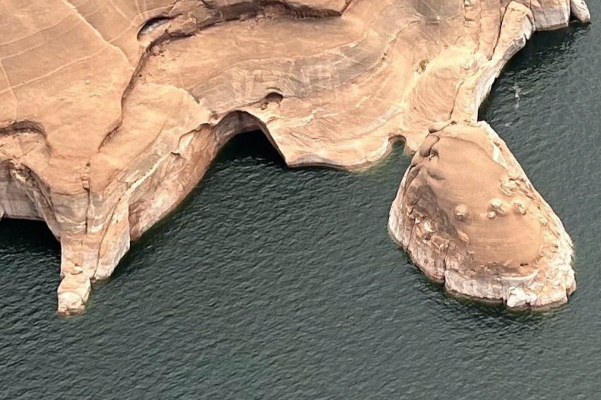 Large geological feature known as the ‘Toilet Bowl’ collapses