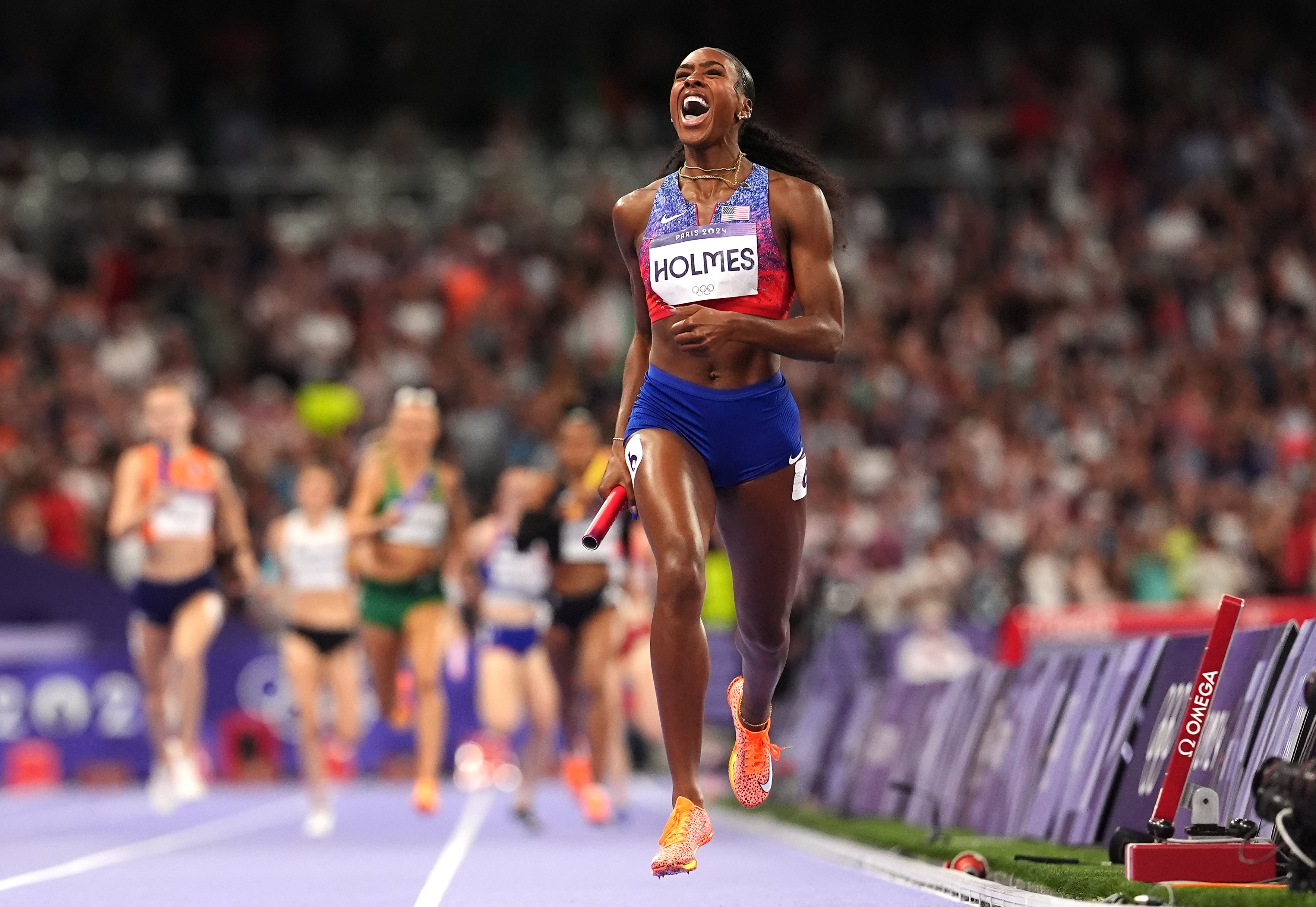 Alexis Holmes celebrates winning gold in the women’s 4x400m relay final (PA)