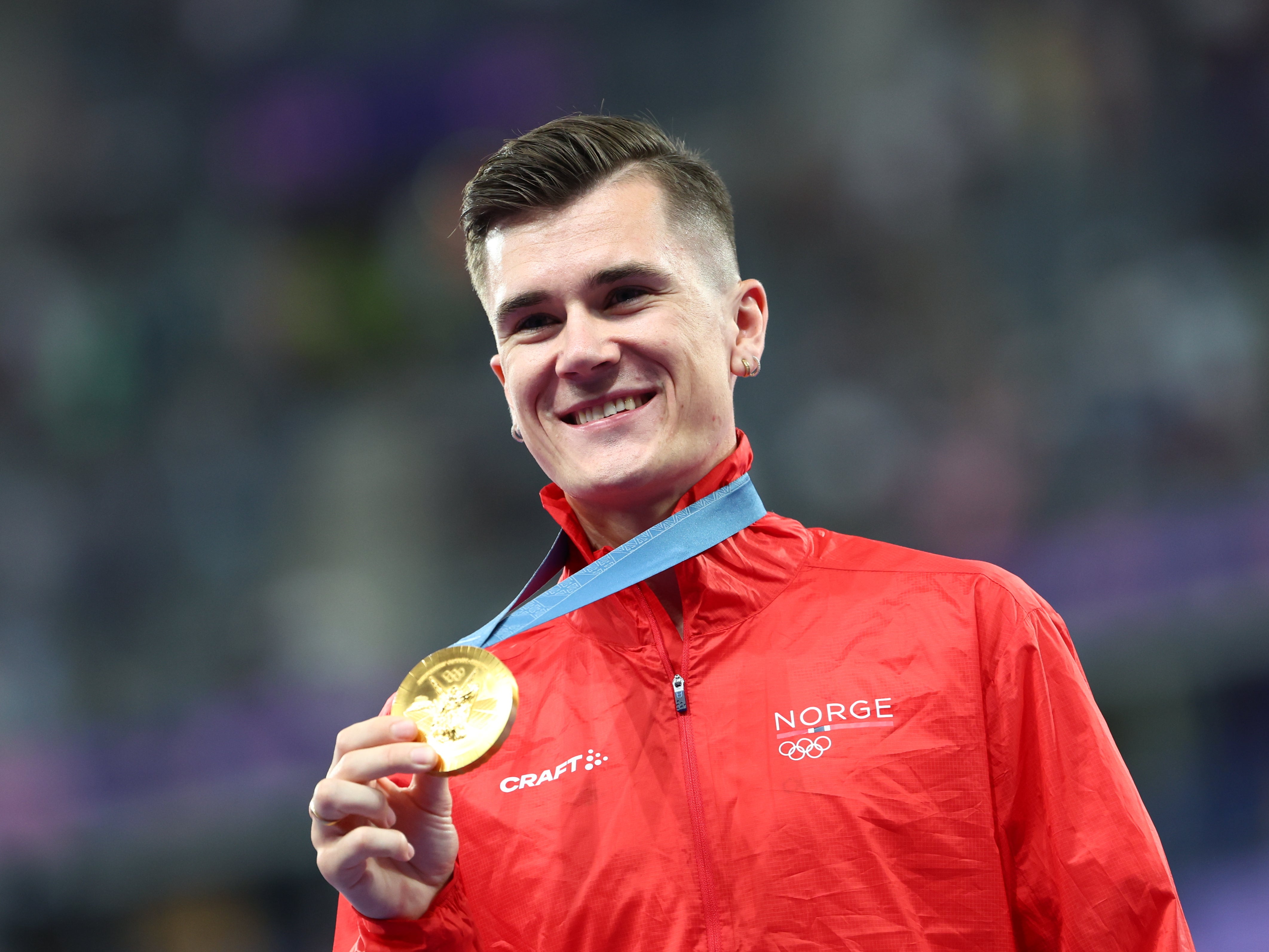 Gold medalist Jakob Ingebrigtsen of Norway poses on the podium