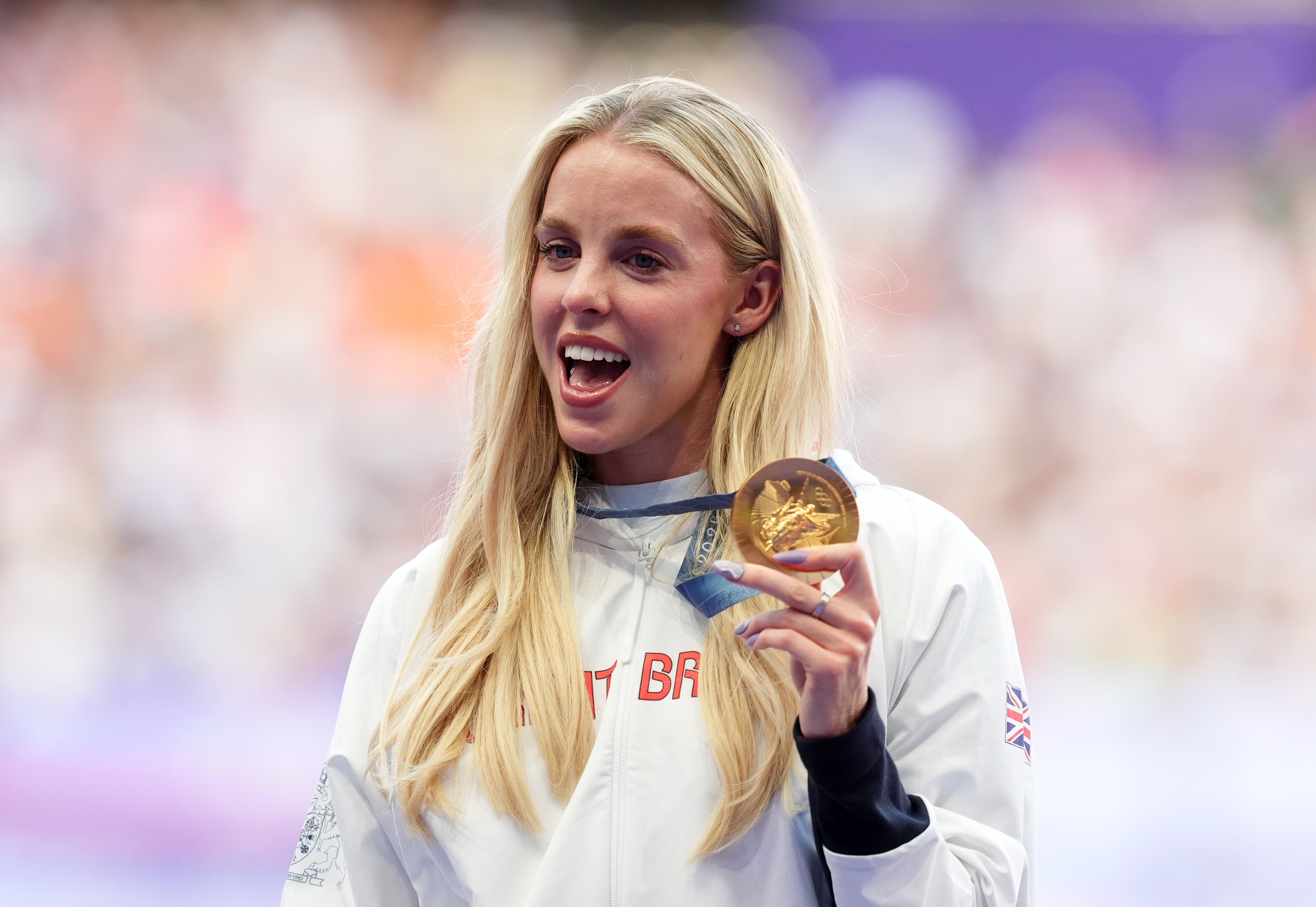 Keely Hodgkinson celebrates with her 800m gold medal