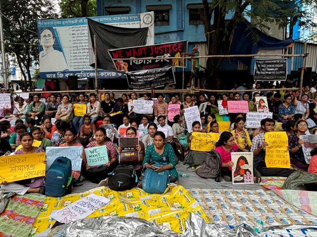 <p>Doctors and students at RG Kar hospital in Kolkata protest against the rape and killing of a doctor</p>