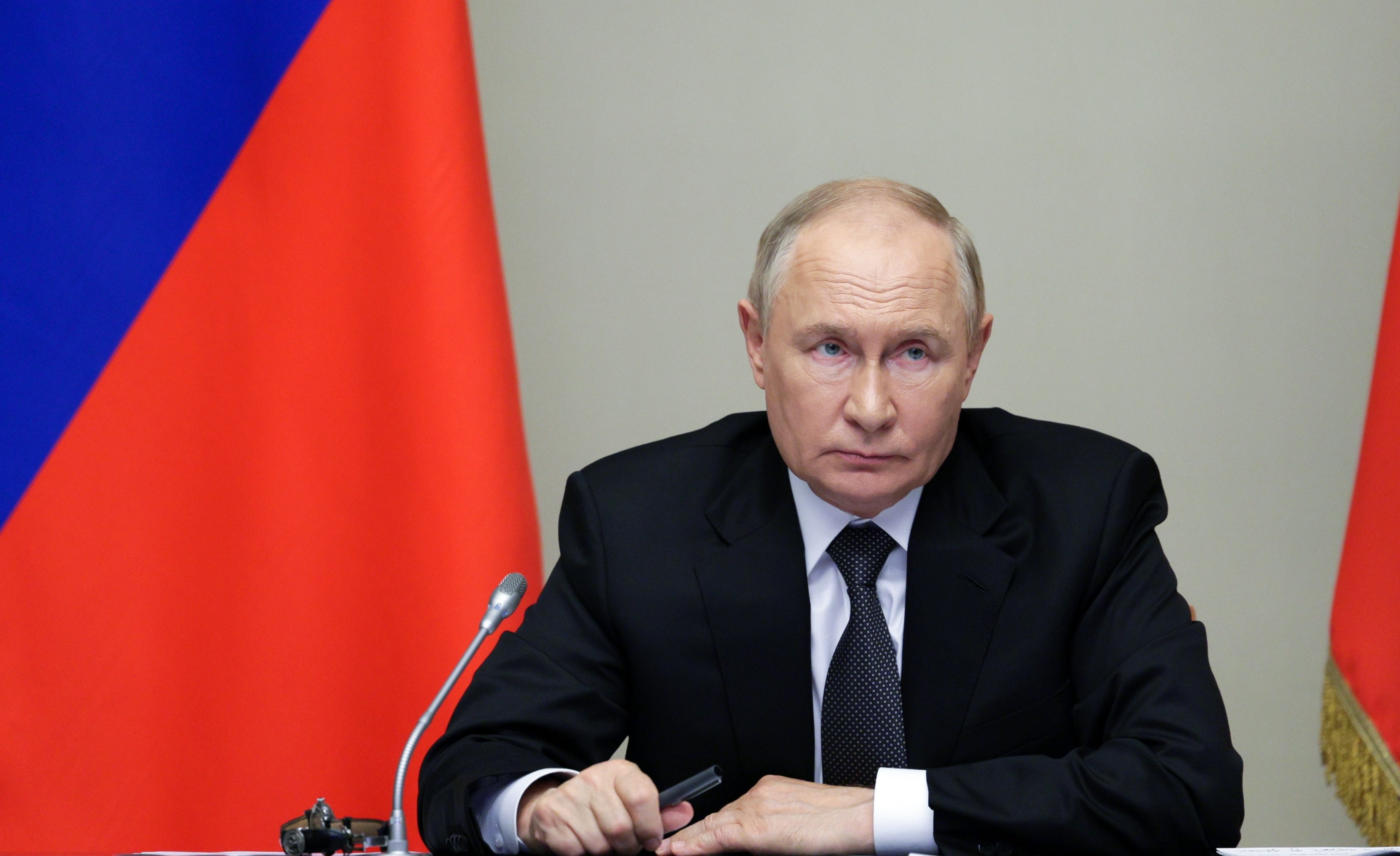 A notably frustrated Vladimir Putin checked his notes multiple times during an address at the meeting