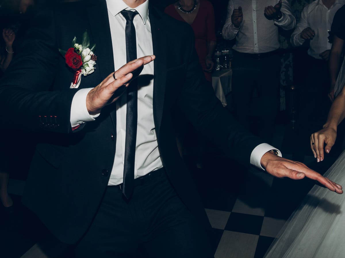 Groom invites parents from wedding after disagreement over parent-child dance