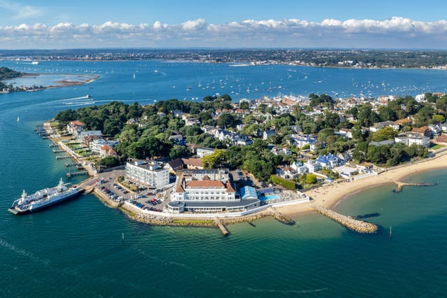 <p>Sandbanks is one of the most expensive areas to live in the UK, with properites averaging over £1 million </p>