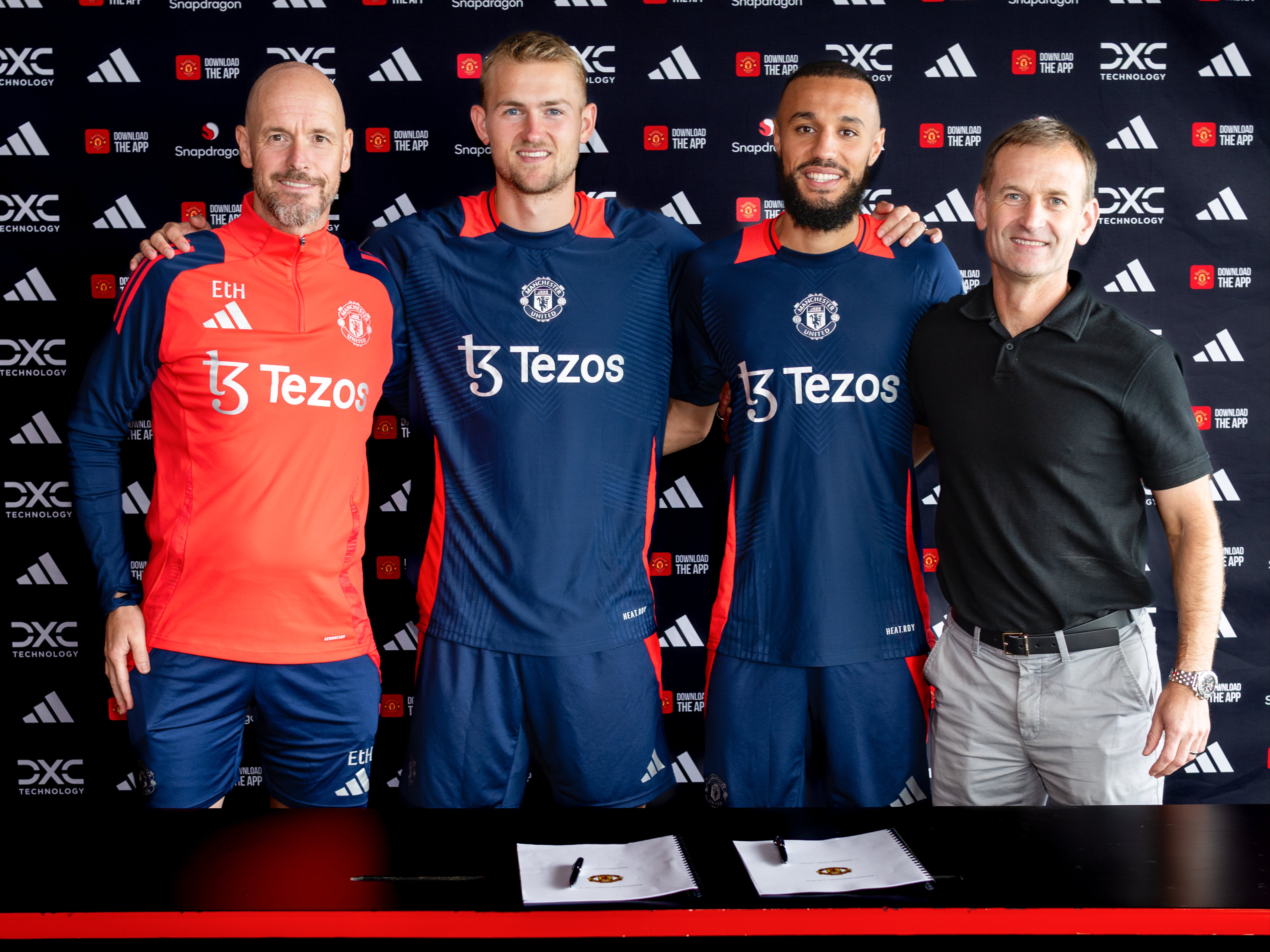 Manchester United complete the signings for Matthijs de Ligt and Noussair Mazraoui from Bayern Munich.