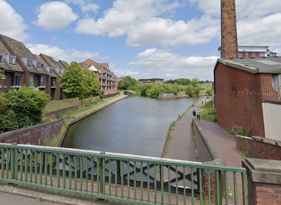 The public has been asked to avoid the canal in Walsall after a toxic chemical spillage