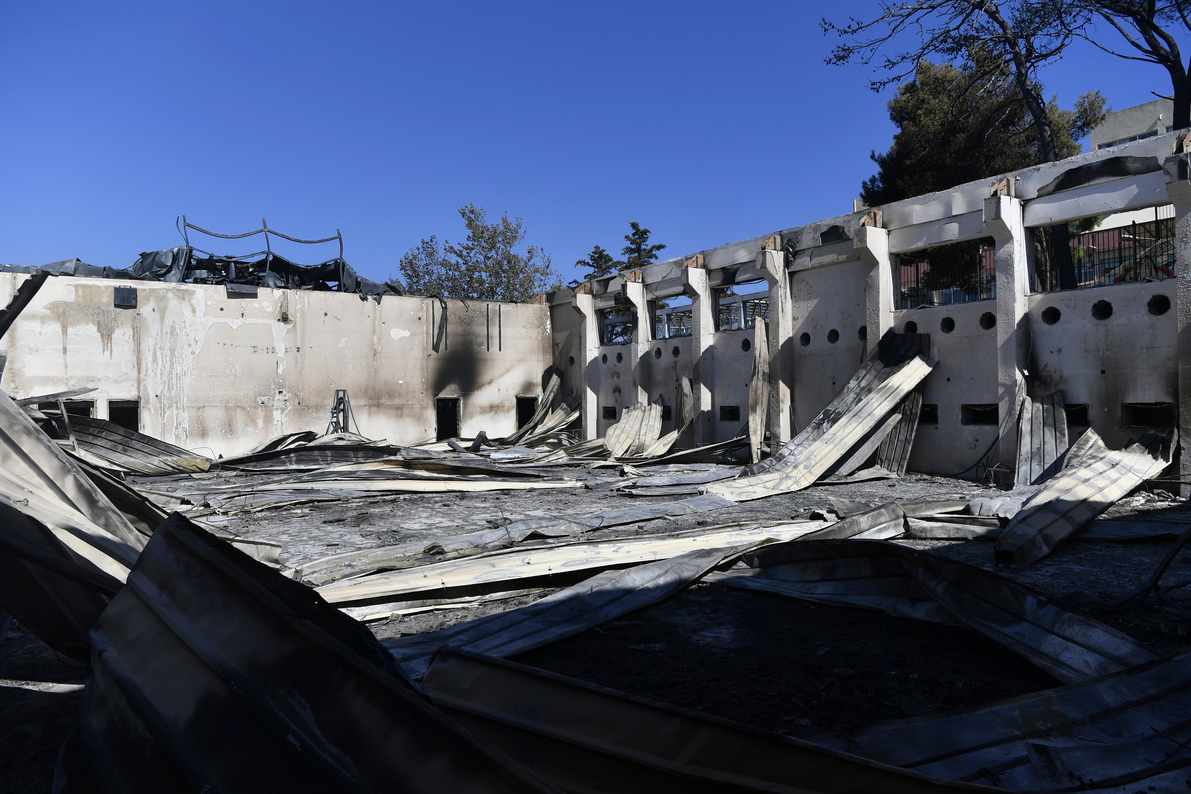 Una palestra danneggiata a Nea Penteli, sobborgo di Atene