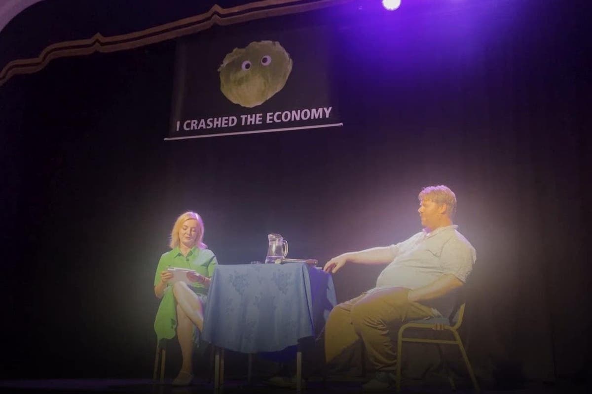 Lettuce banner proclaiming ‘I crashed the economy’ halts Liz Truss event