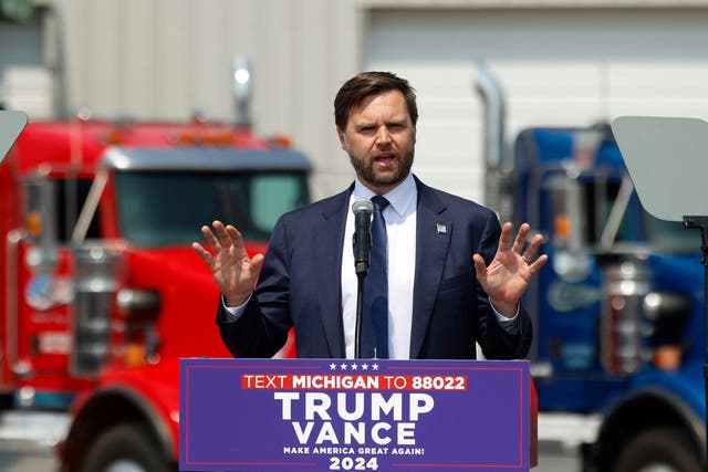 <p>Según un audio recién descubierto, el candidato republicano a la vicepresidencia de EE. UU., J. D. Vance, está de acuerdo con la idea de que el propósito de una “mujer posmenopáusica” es cuidar de los nietos </p>