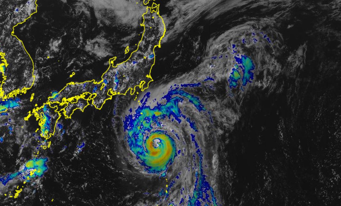 Typhoon Ampil headed toward Tokyo