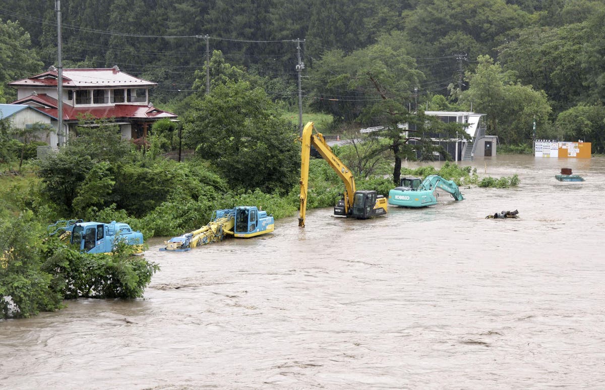Typhoon Ampil tracker: Thousands evacuated and hundreds of flights cancelled as storm nears Tokyo