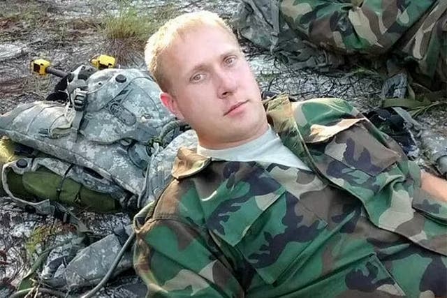 <p>El cuerpo de Jacob Bishop, padre y soldado de la Guardia Nacional del Ejército de Tennessee, fue encontrado por su madre en su casa de Lenoir City, en el condado de Loudon (Tennessee), el 1 de octubre de 2019 </p>