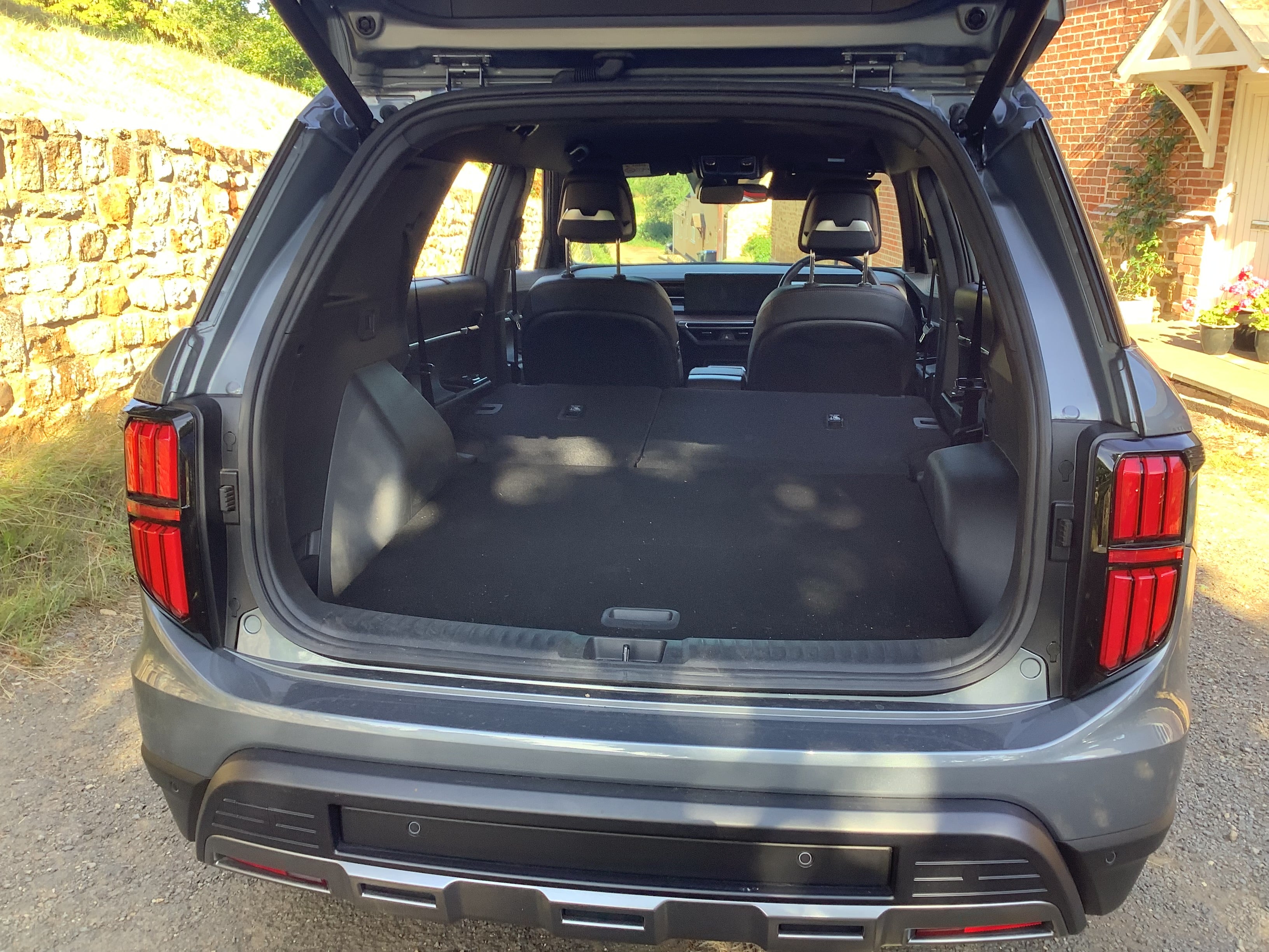 The boot is 703 litres with the rear seats in place, and 1,662 litres folded down