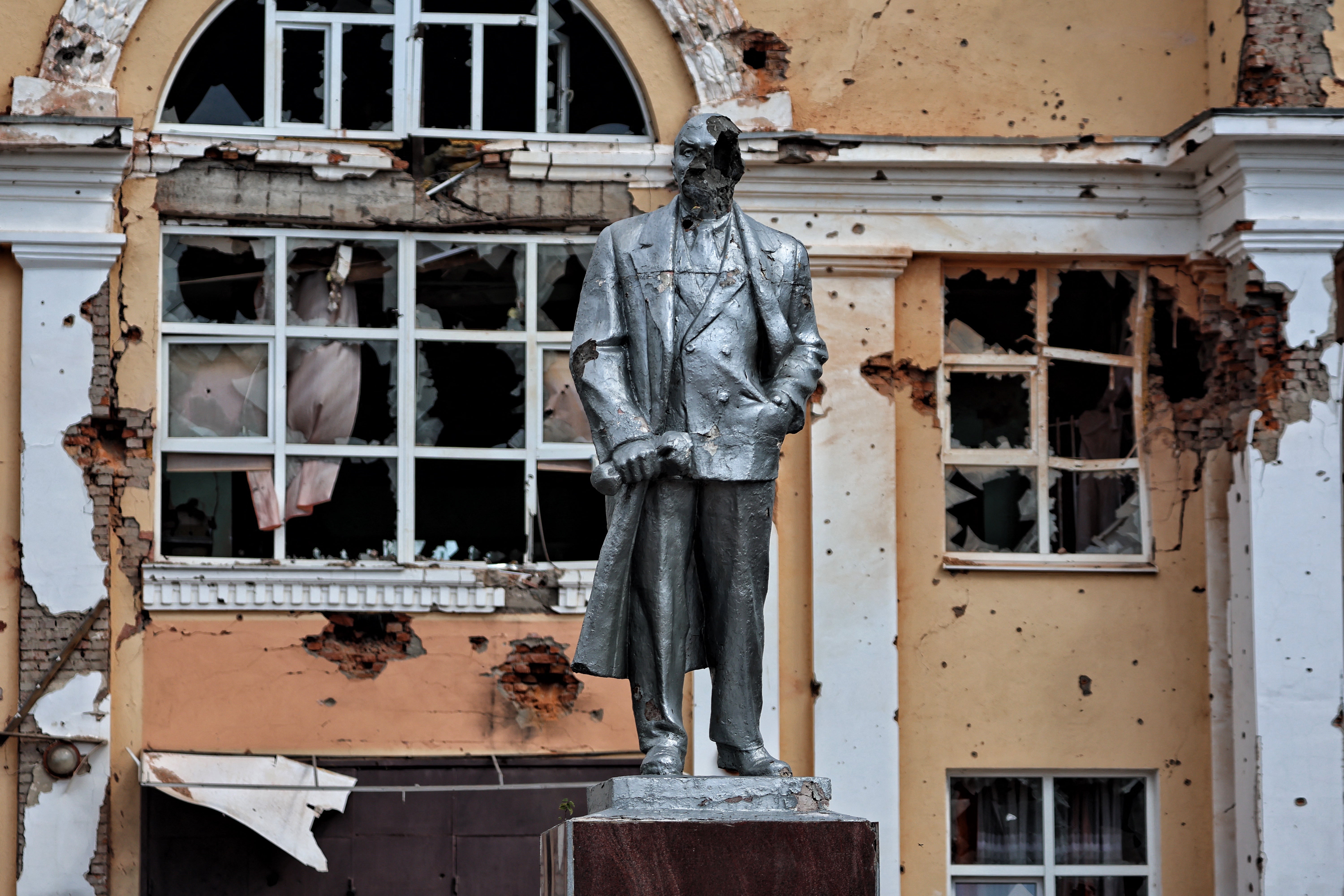 Photograph taken on 16 August, 2024, during a media tour organised by Ukraine, shows a damaged statue of the founder of the Soviet Union Vladimir Lenin in the Ukrainian-controlled Russian town of Sudzha, Kursk region