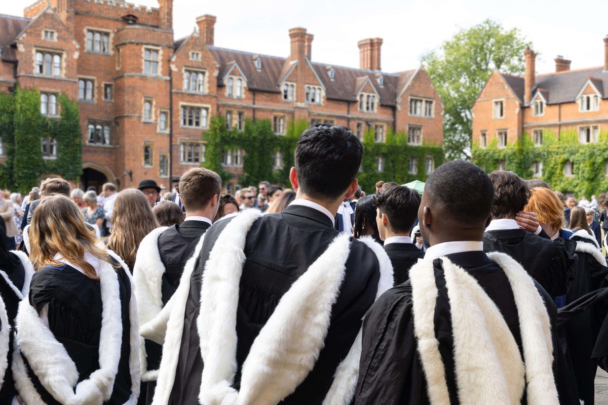 One in ten new UK graduates plan to leave country amid ‘worst time in 30 years to leave university’ – UK Times