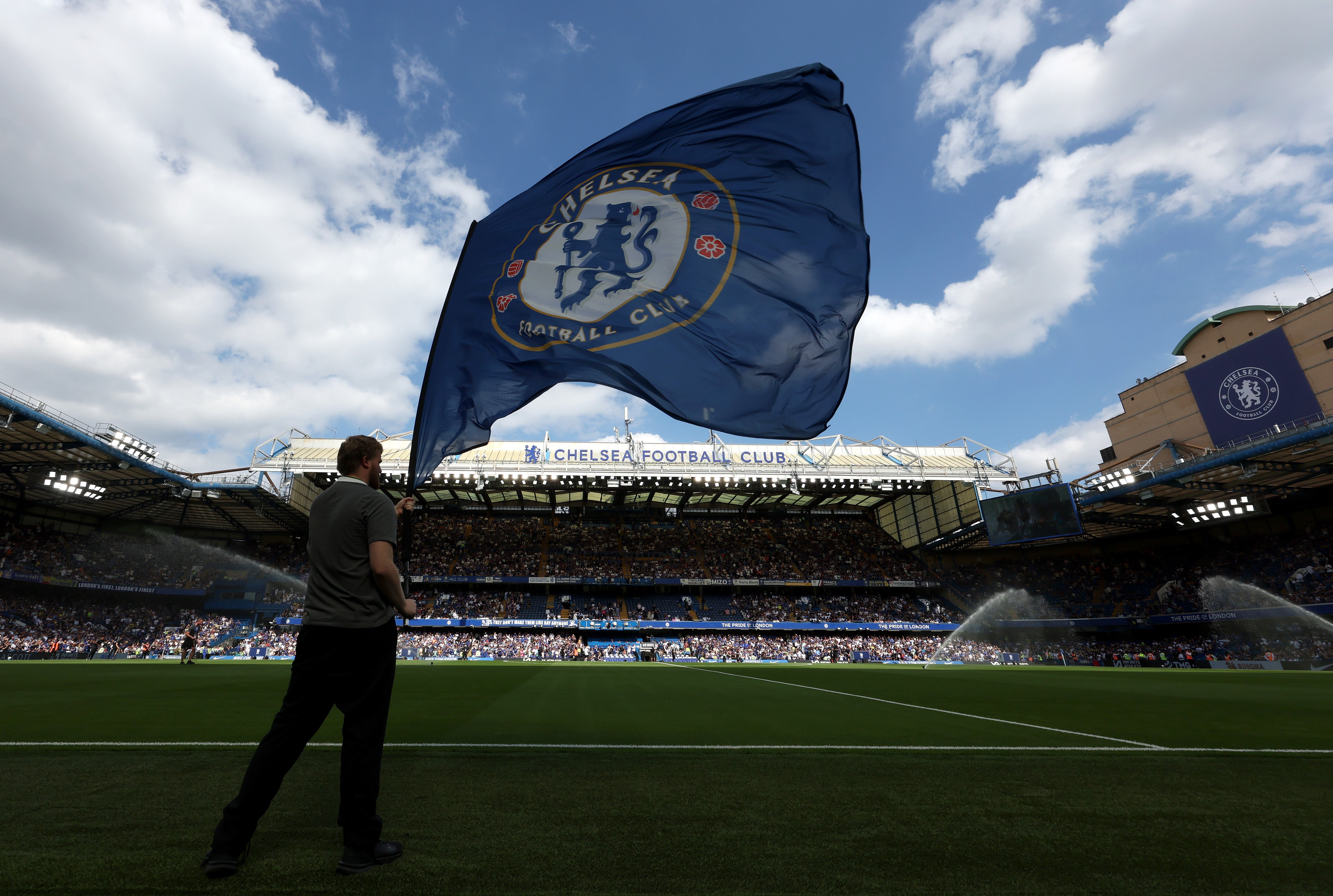 Stamford Bridge plays host to champions Manchester City