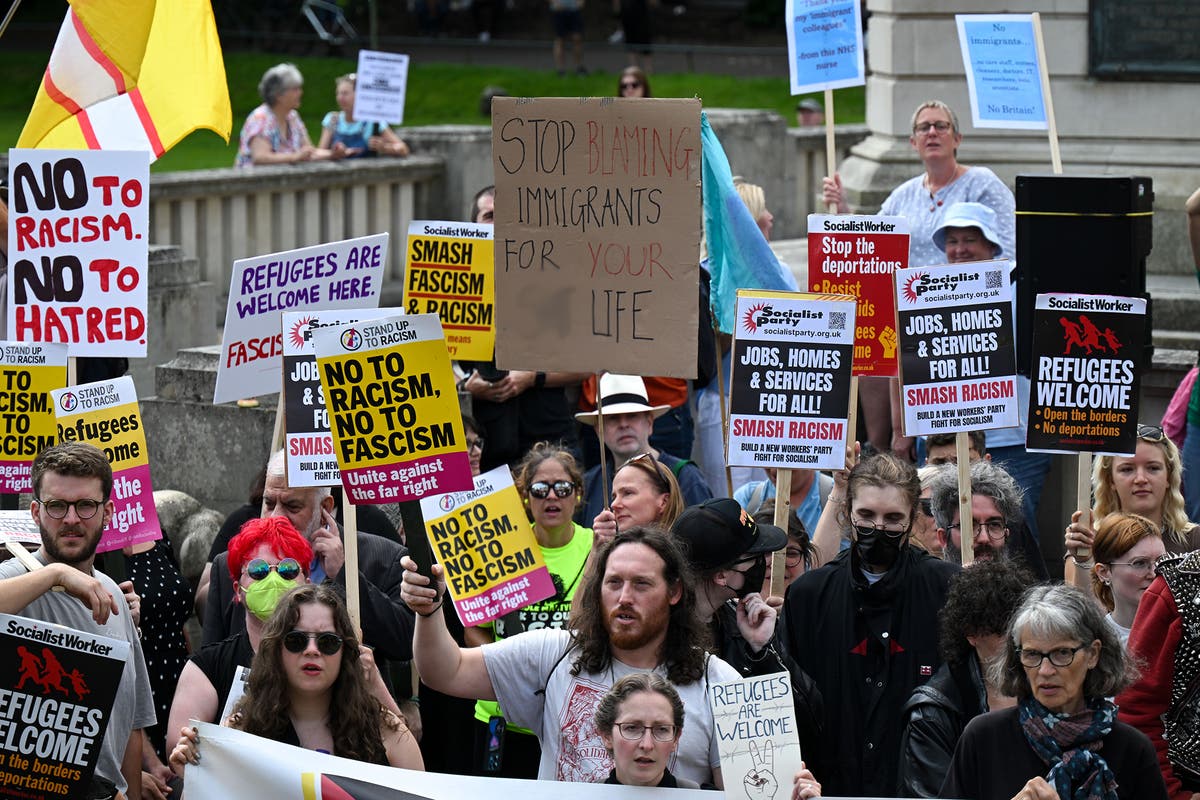 UK riots: Anti-immigration and anti-racism protests face off peacefully amid police presence in Bournemouth