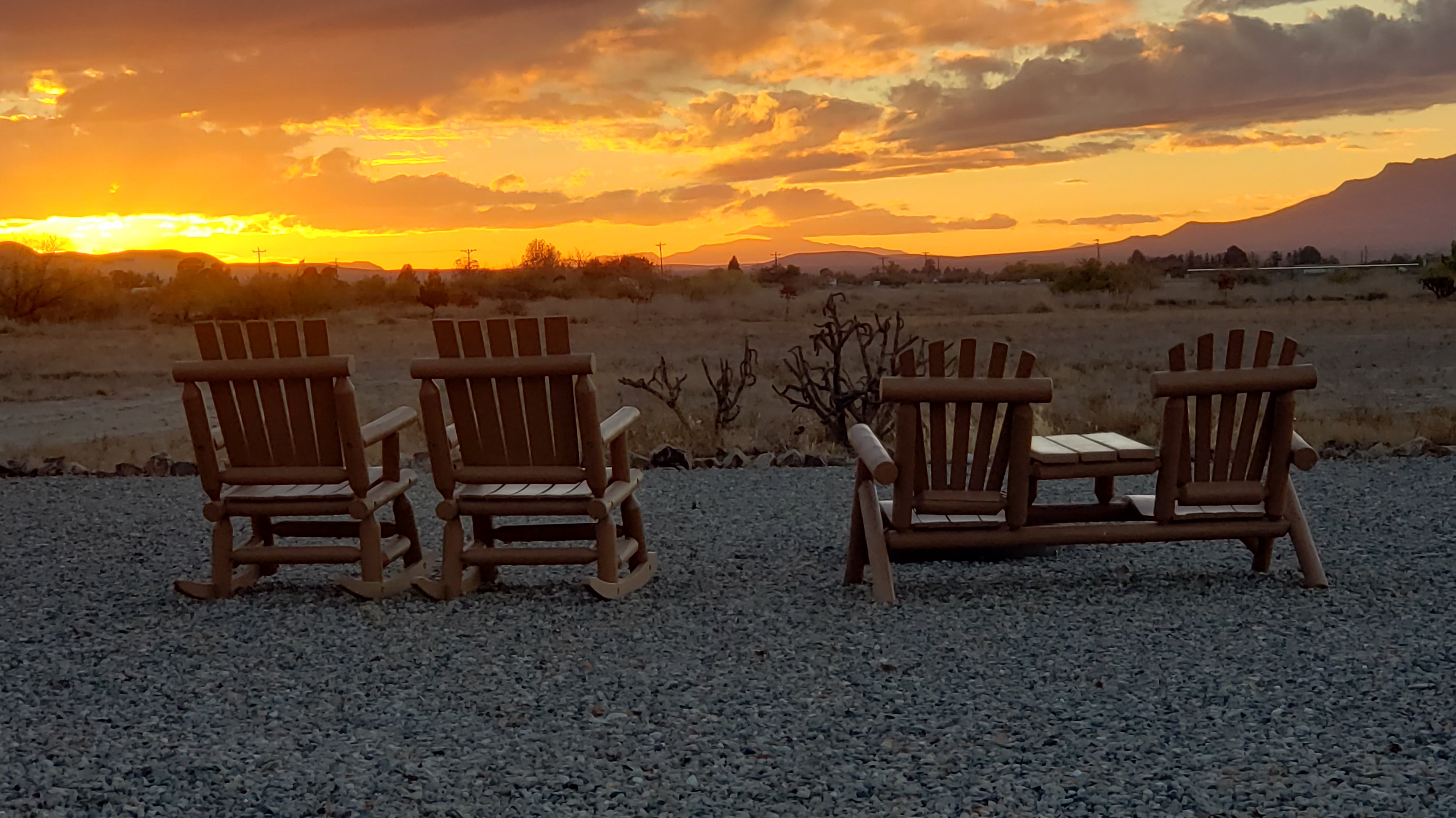 Pôr do sol no acampamento Willcox-Cochise