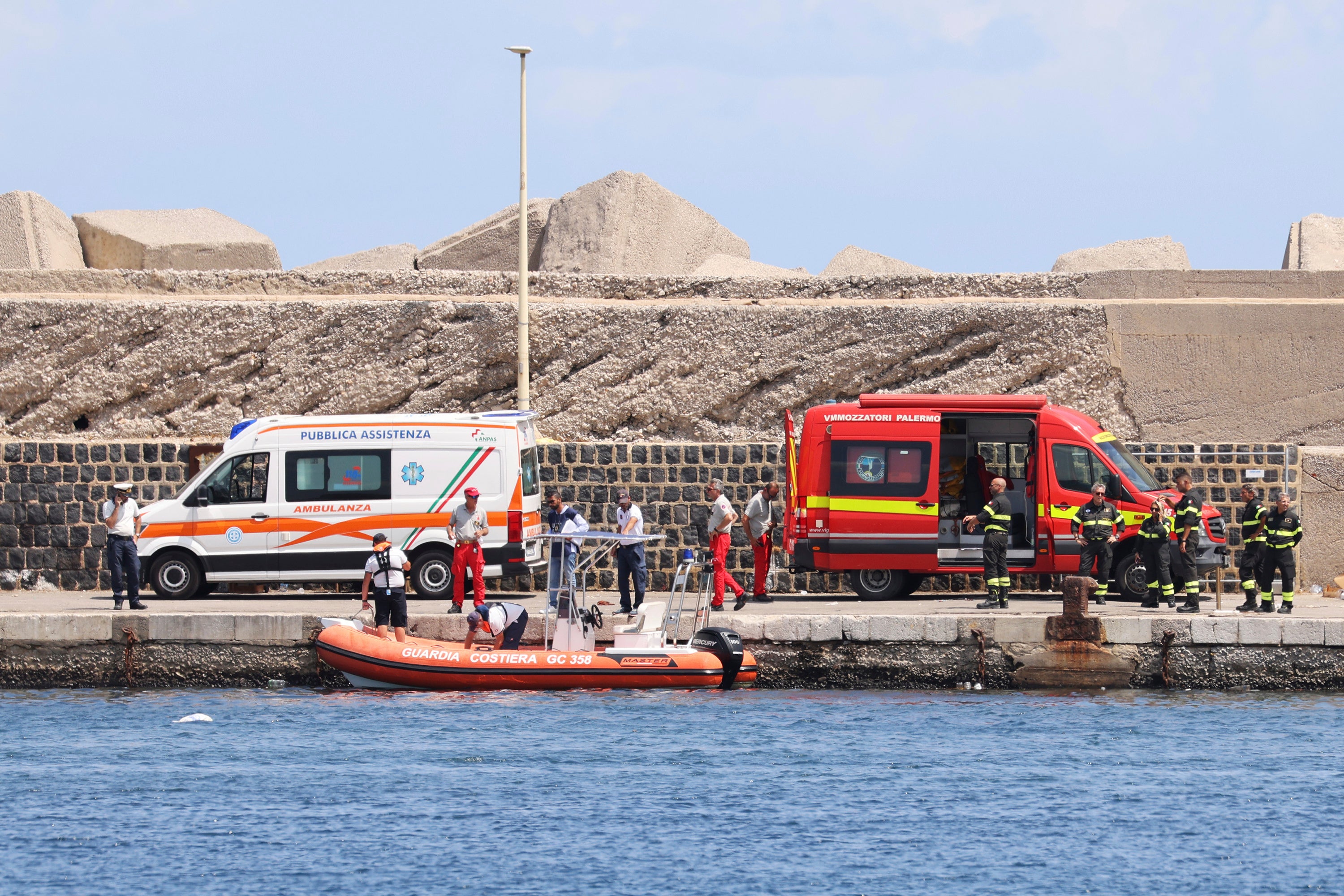 Emergency services at the scene of the search, in Porticello Santa Flavia