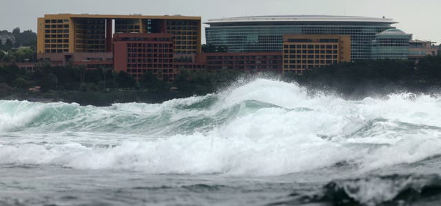 <p>High waves hit the shore of Seogwipo on South Korea's Jeju Island</p>