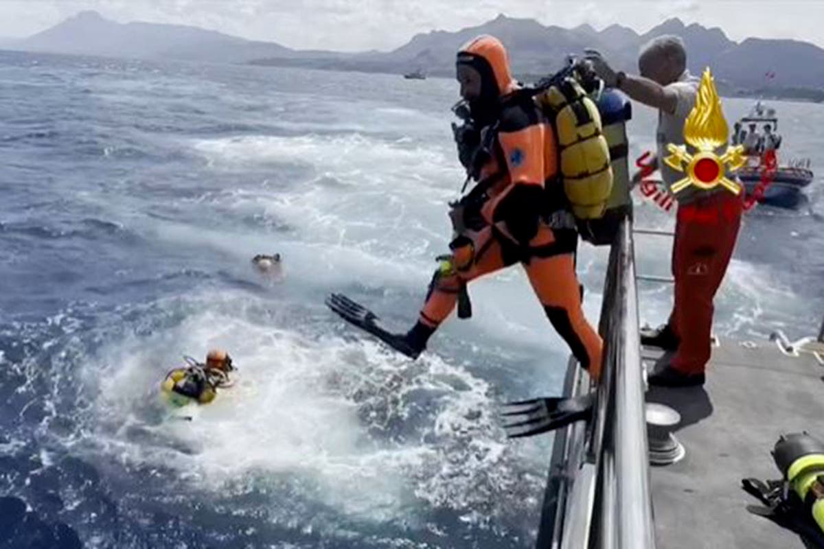 Mike Lynchs neueste Yachtnachrichten: Taucher schlagen Stunden vor entscheidender Bayes’scher Forschung ein Fenster in den Rumpf der Yacht ein