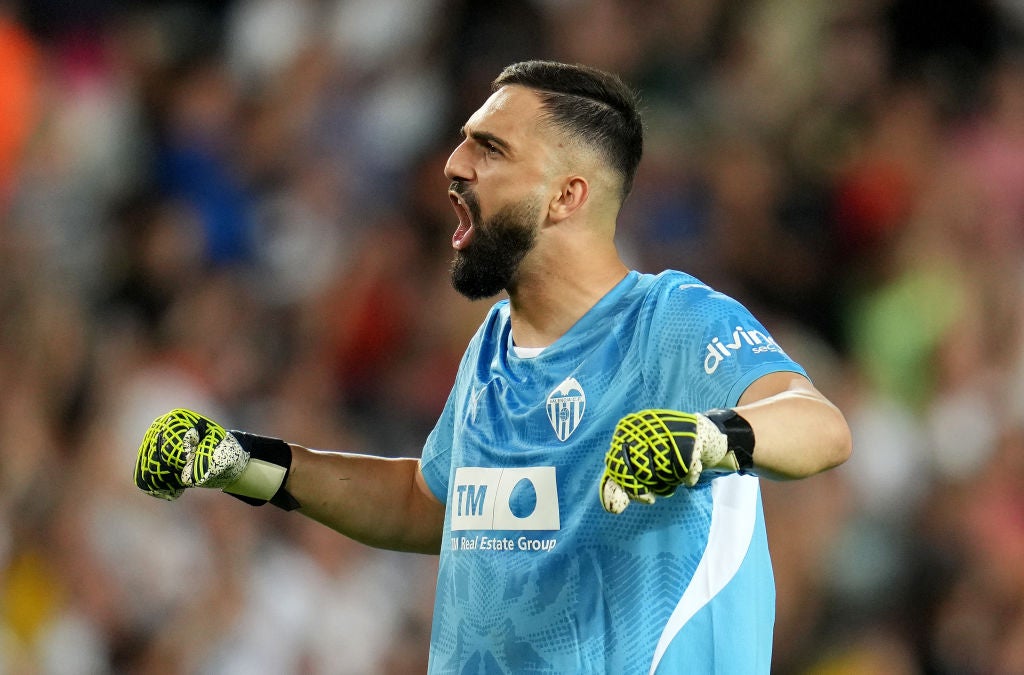 Giorgi Mamardashvili in action for Valencia.