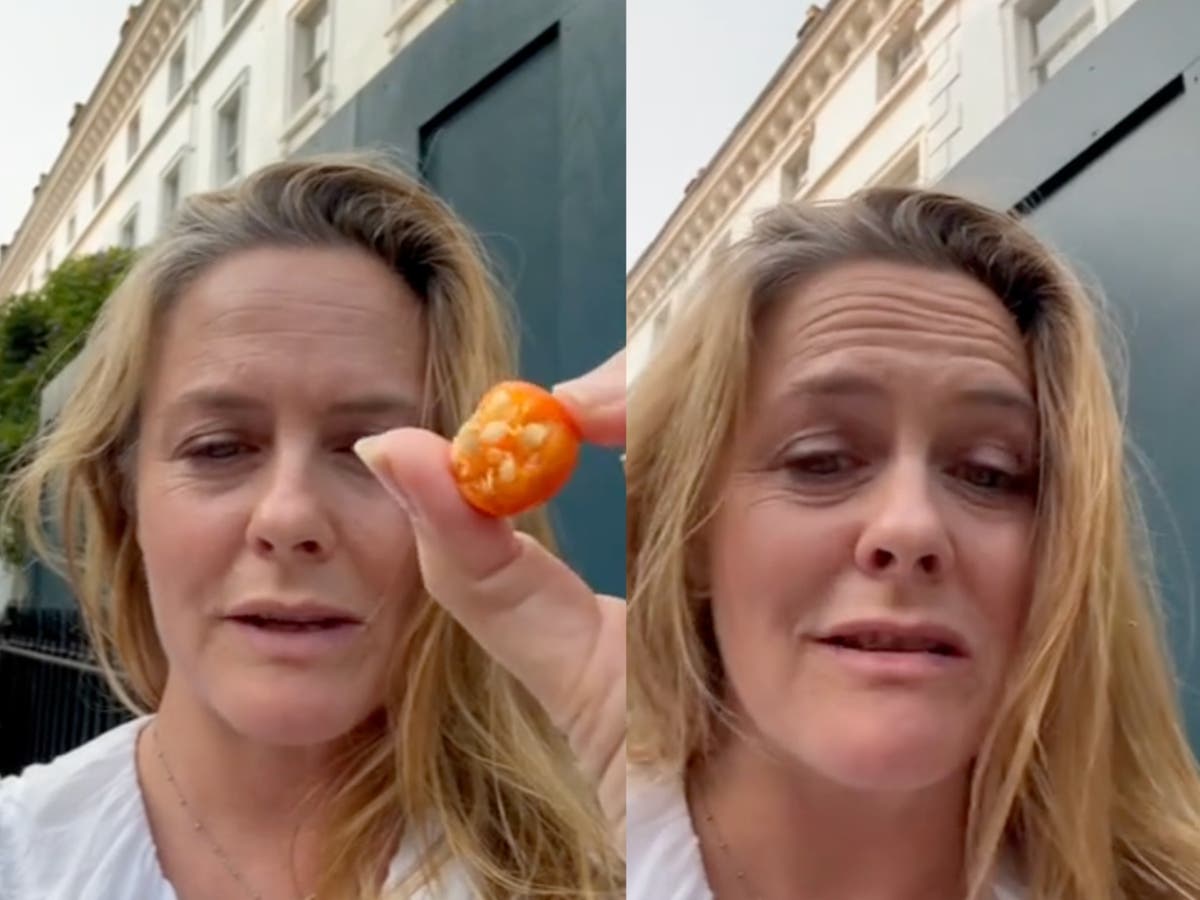 Alicia Silverstone sparks controversy after eating ‘poisonous’ fruit from the street