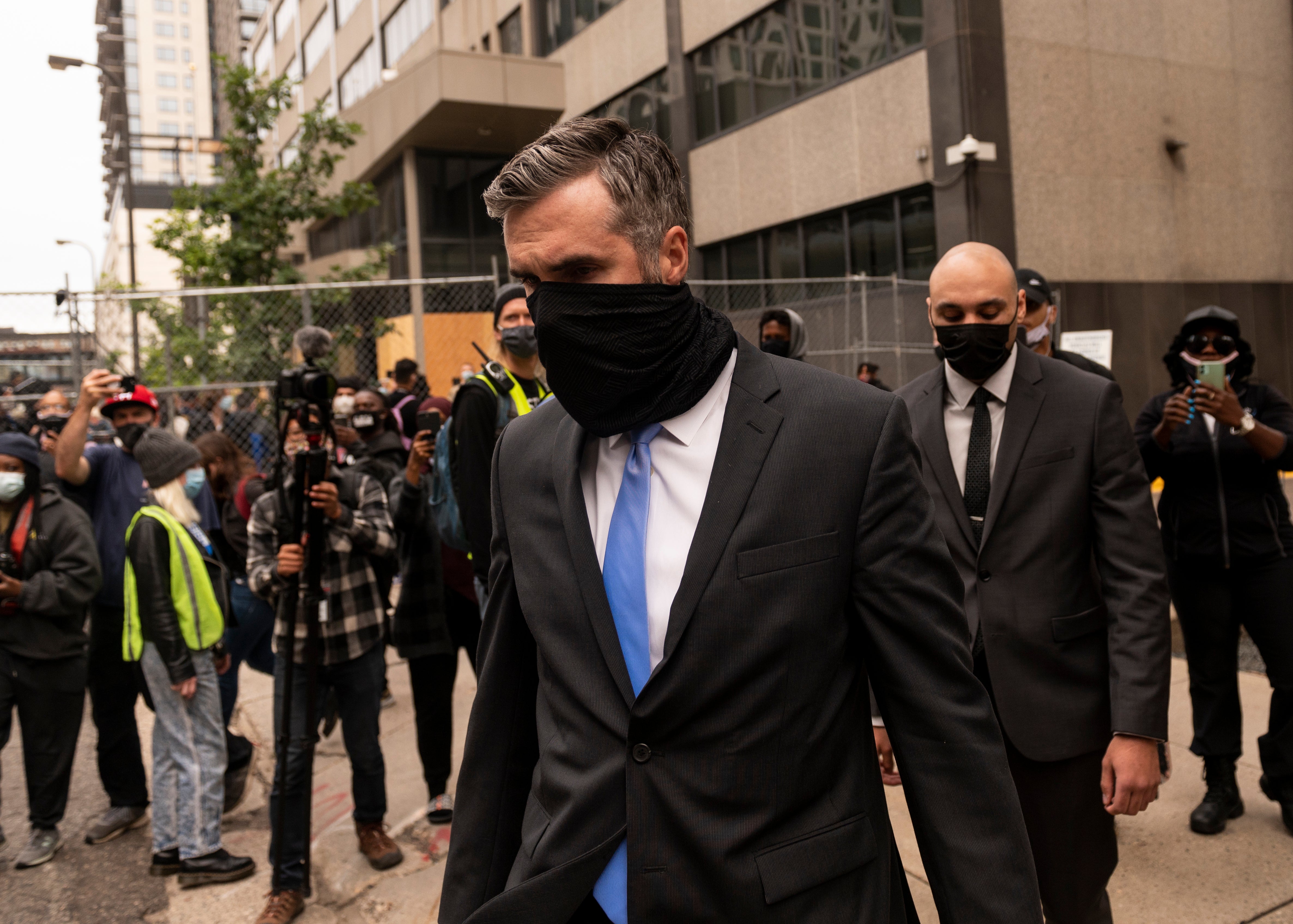 Former Minneapolis Police officers Thomas Lane (C) and J. Alexander Keung (R) leave the Hennepin County Family Justice Center after a pre-trial hearing on September 11, 2020 in Minneapolis, Minnesota. He left prison on Tuesday morning