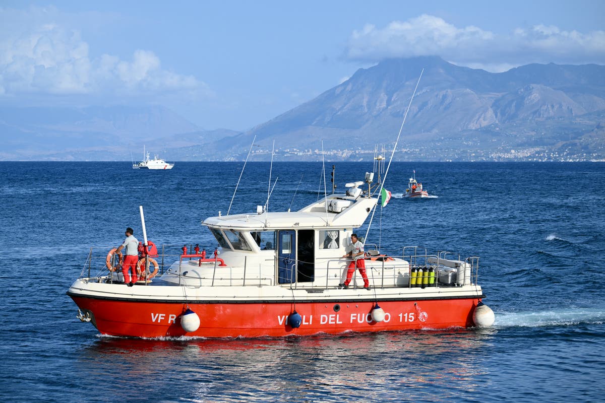 Últimas noticias del yate de Mike Lynch: los buzos están utilizando grúas especiales para ingresar al casco del barco mientras los escombros obstaculizan los esfuerzos de búsqueda