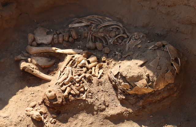 <p>Deceased buried with funerary goods like stone pendants and snail shells</p>