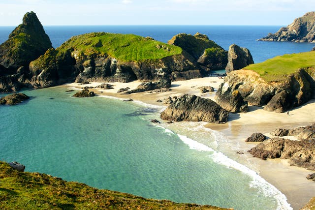 <p>The Cornish coast stretches for 422 miles</p>