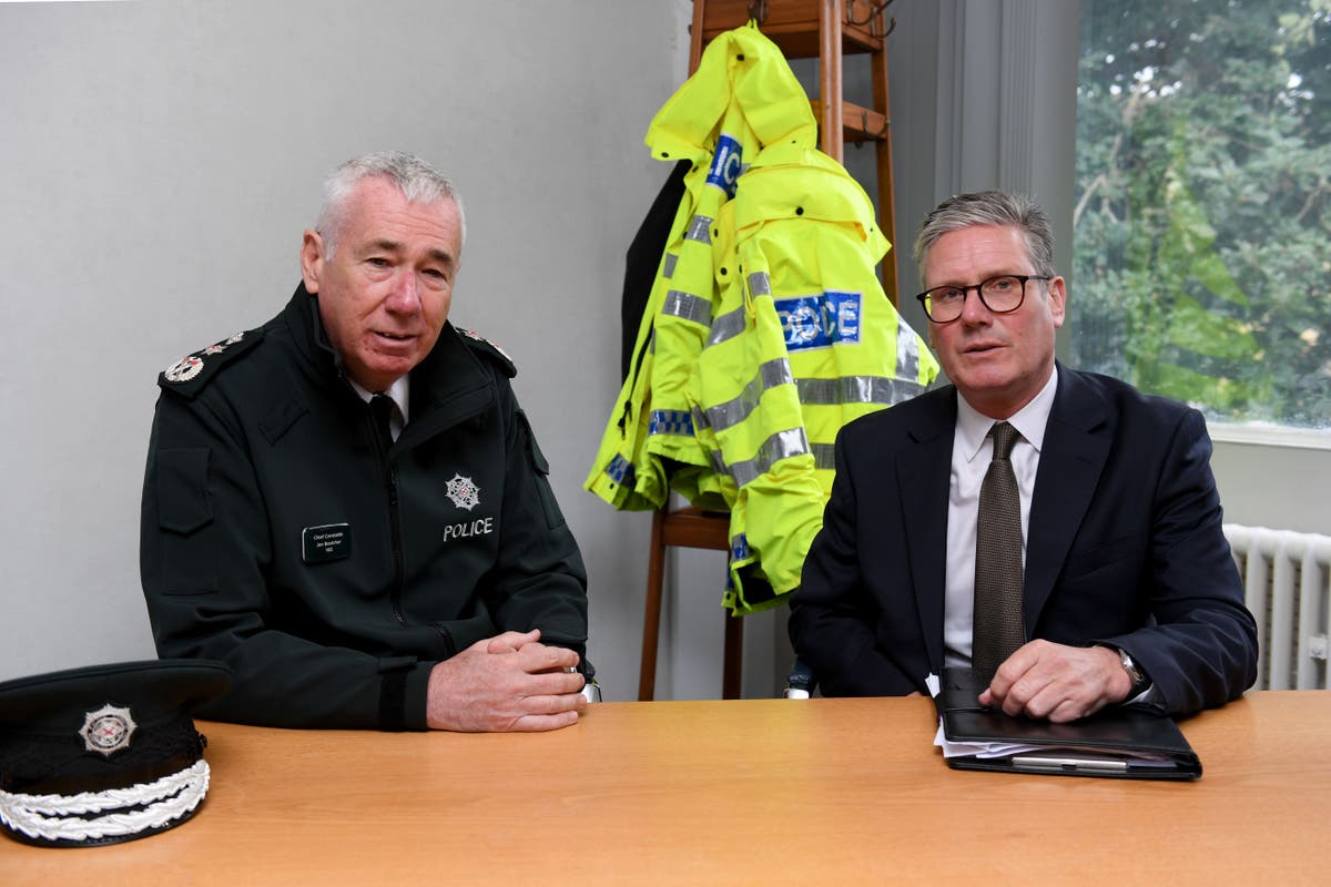 NI policing body condemns civil servant over chief constable rebuke