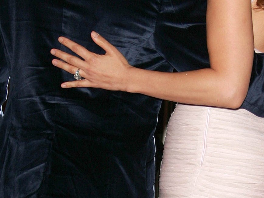 Marc Anthony gave Jennifer Lopez an 8.5 carat diamond ring