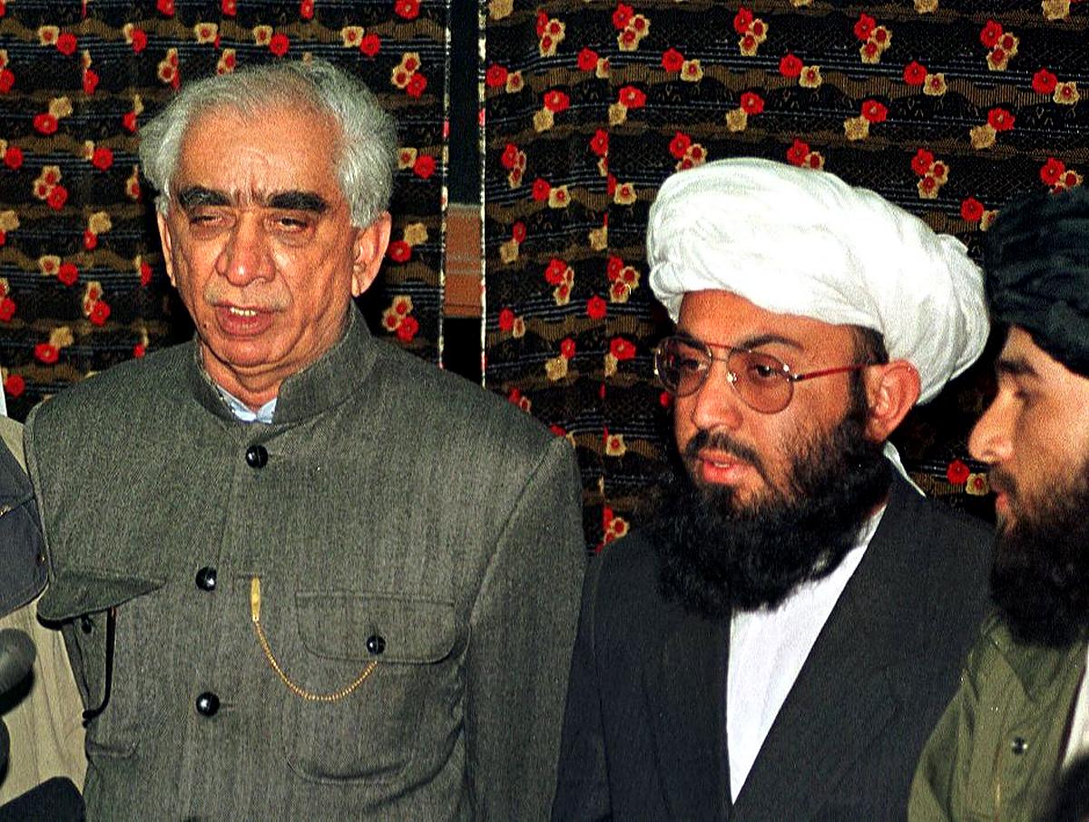 Indian Foreign Minister Jaswant Singh (left) and his Afghan counterpart Wakil Ahmad Mutawakel hold a joint press conference at Kandahar Airport on December 31, 1999, following the end of the Indian Airlines hijacking crisis.