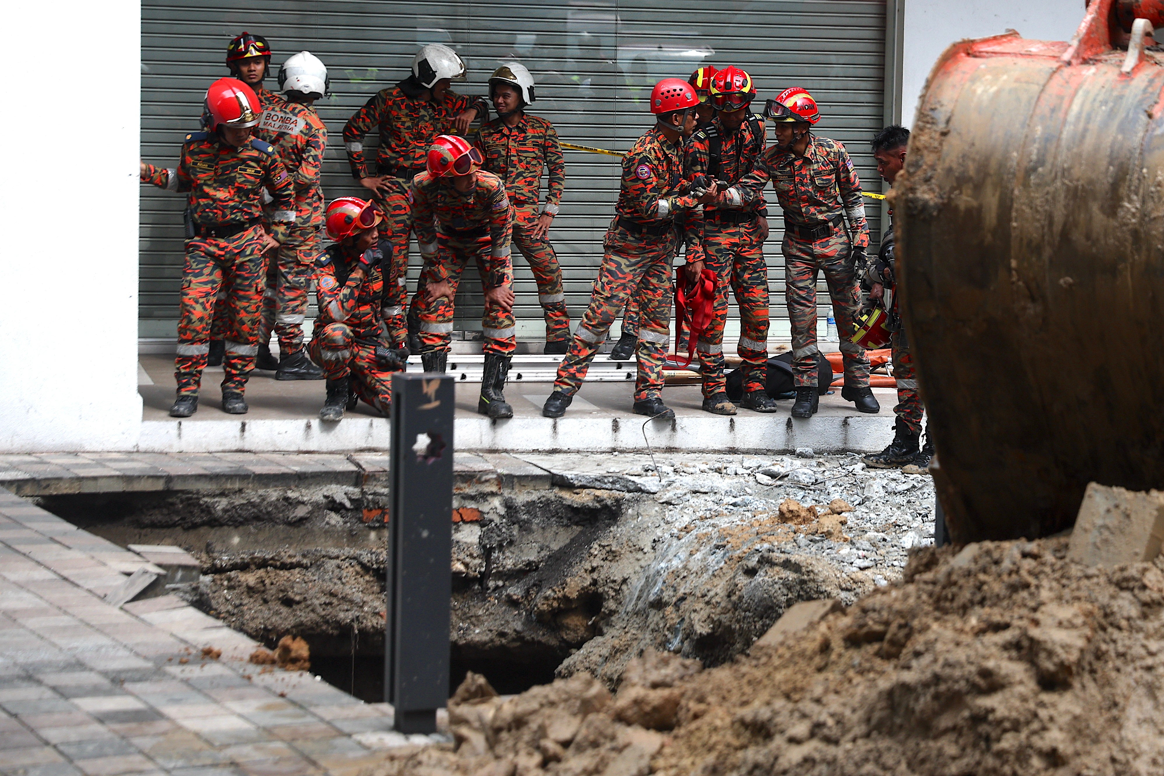 Rescue operation after woman falls into 8m-deep sinkhole in Kuala Lumpur