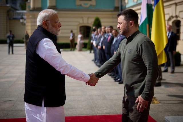 <p>Ukraine’s president Volodymyr Zelensky welcomes India’s prime minister Narendra Modi</p>