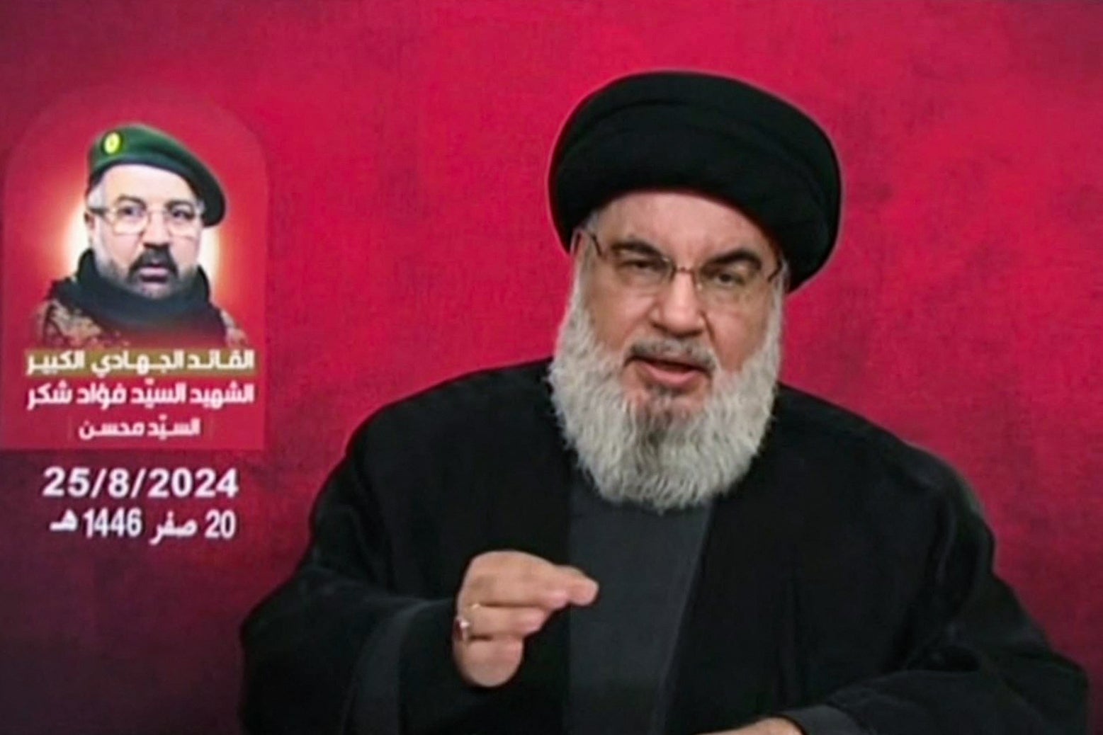 Bild vom Hisbollah-Fernsehsender Al-Manar vom 25. August 2024, das den libanesischen Hisbollah-Führer Hassan Nasrallah zeigt, wie er von einem unbekannten Ort aus eine im Fernsehen übertragene Rede hält.