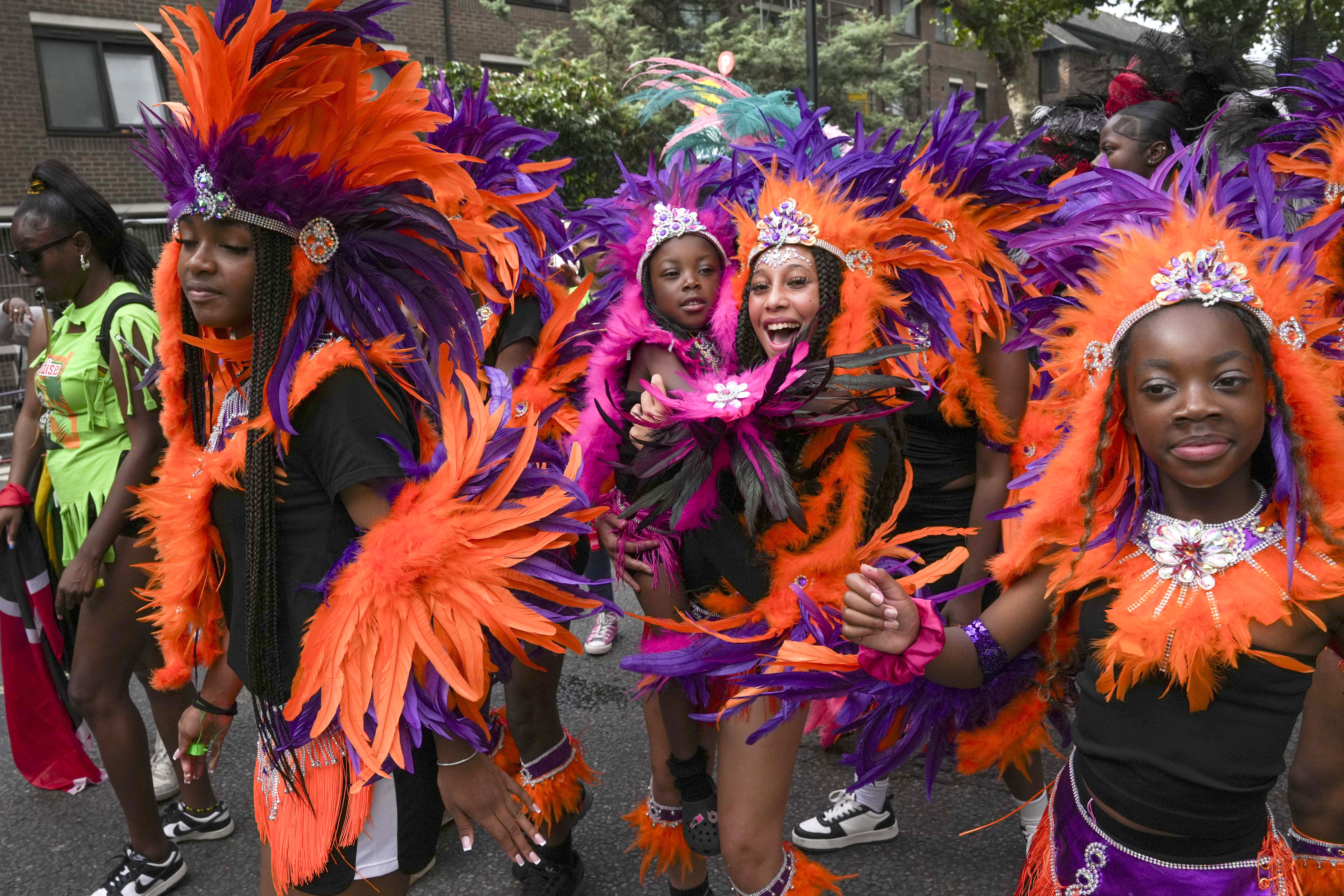 Observando o Carnaval de Hill, 2024