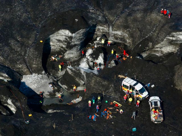 ISLANDIA CUEVA DE HIELO