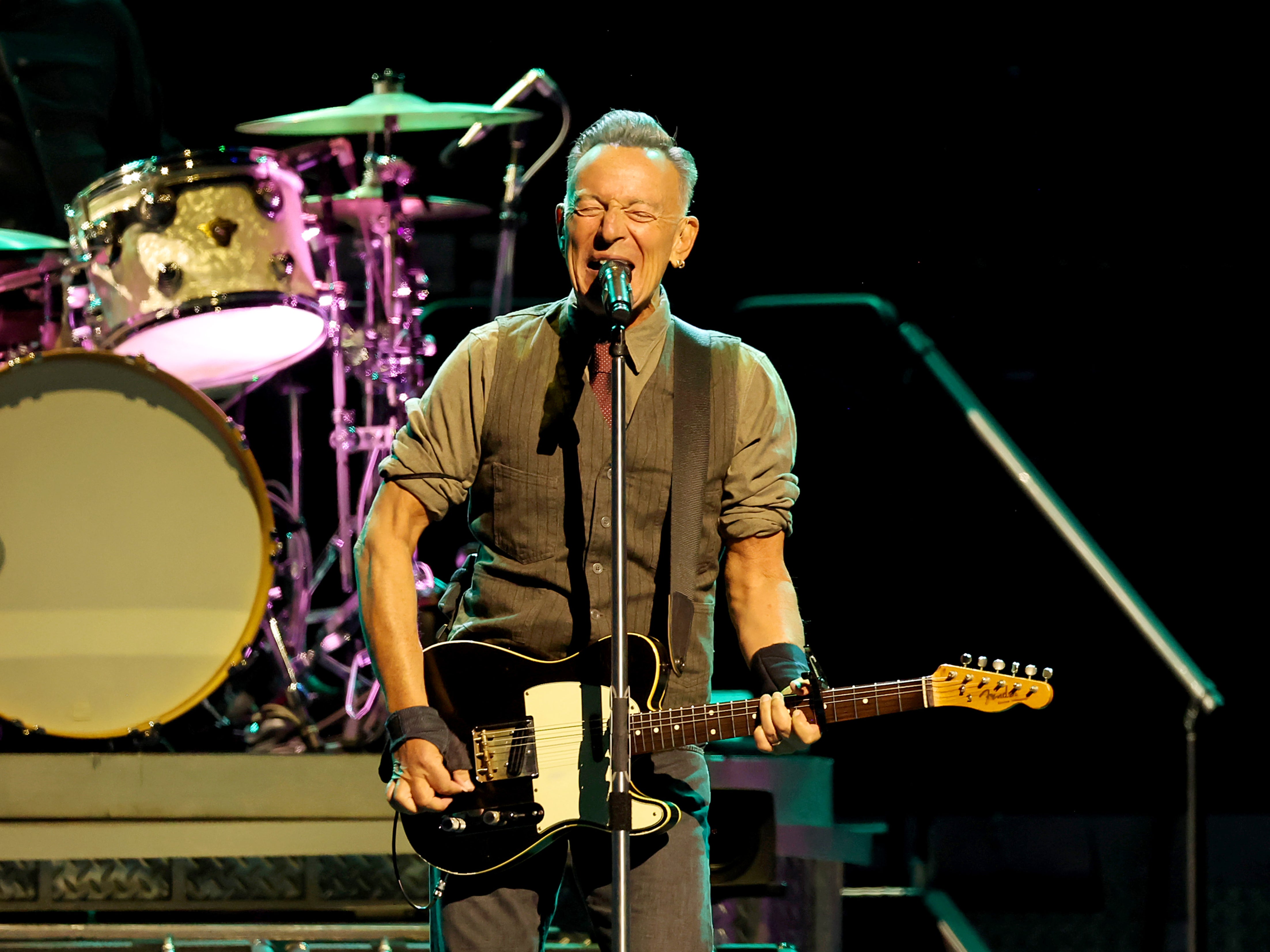 Bruce Springsteen denied retirement rumors, telling his recent Philadelphia fans: ‘We ain’t quitting’