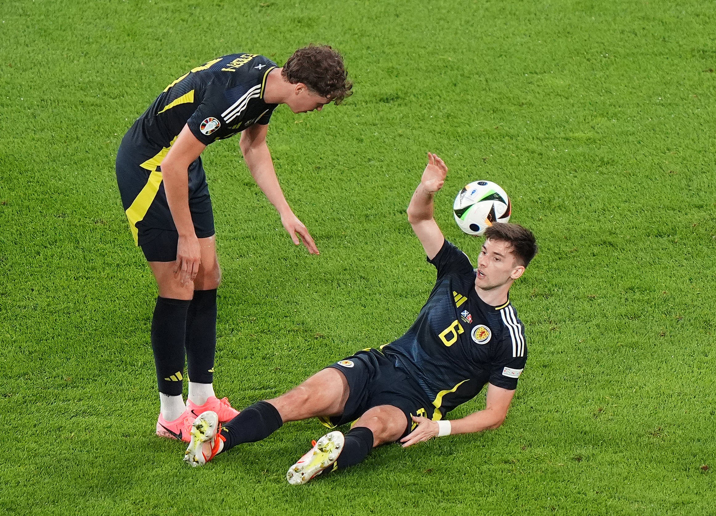 Kieran Tierney se recuperando da lesão