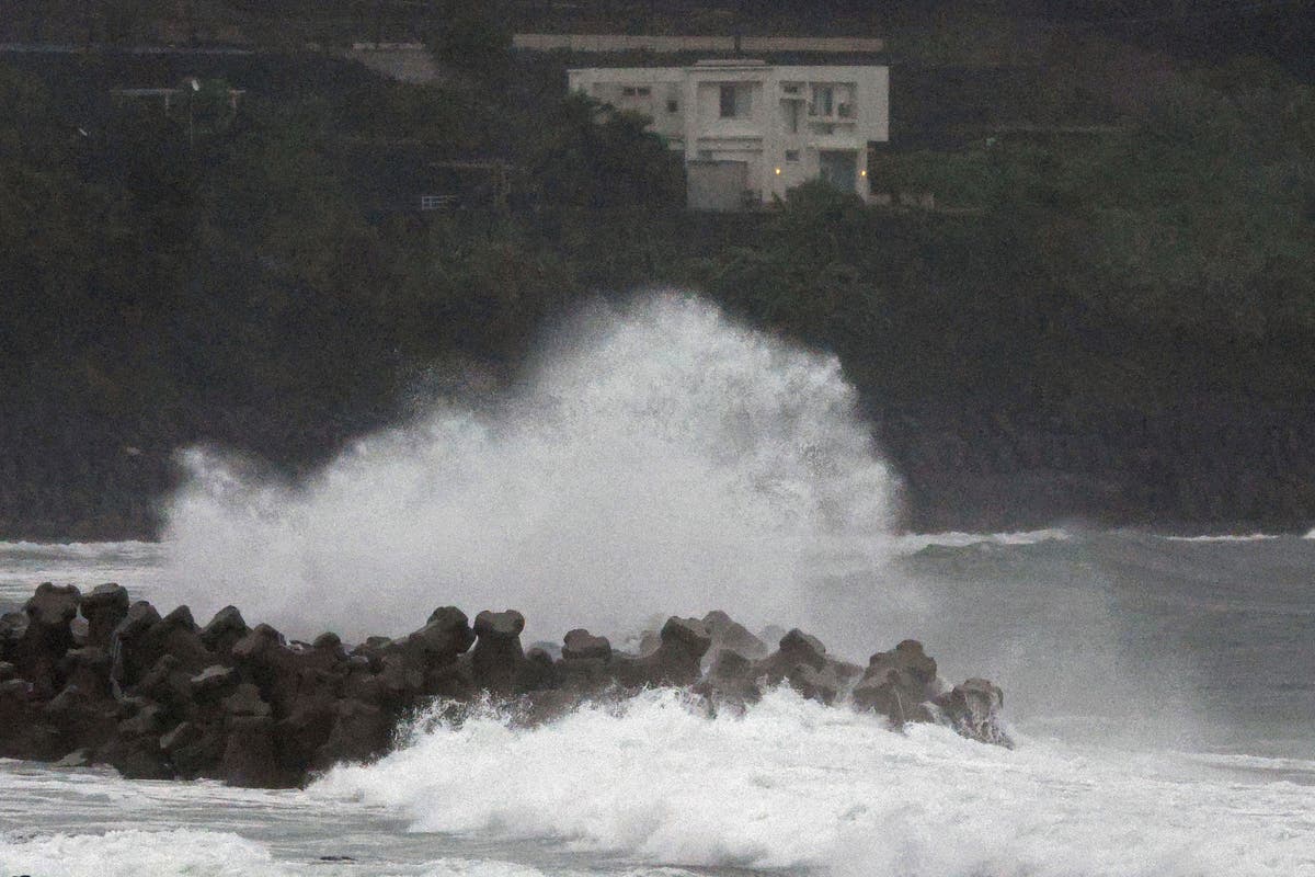 Japan Typhoon Shanshan live updates 800,000 people evacuated as region